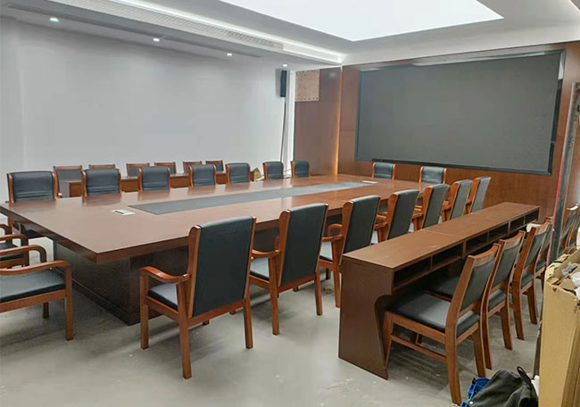 会议桌的尺寸标准：打造会议空间的效率指南